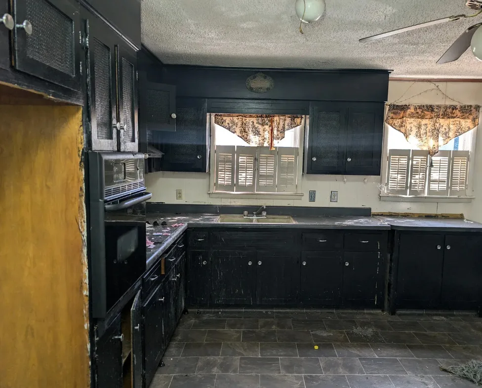 Fixer upper alert! Circa 1889. Almost an acre in Tennessee