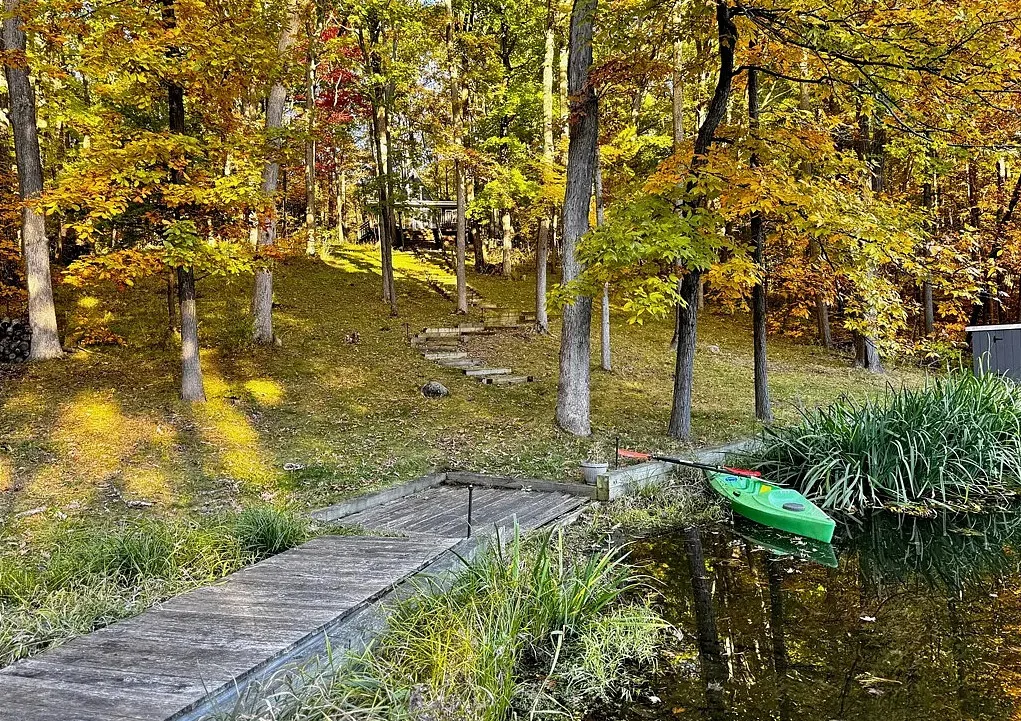 C.1950 This is so cute! Has a guest cottage! On 2 1/2 acres in New York
