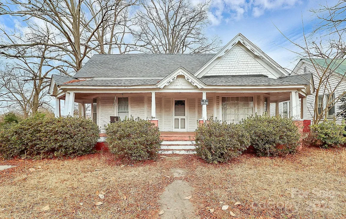 Diamond in the Rough! Circa 1902 in North Carolina. $149,000