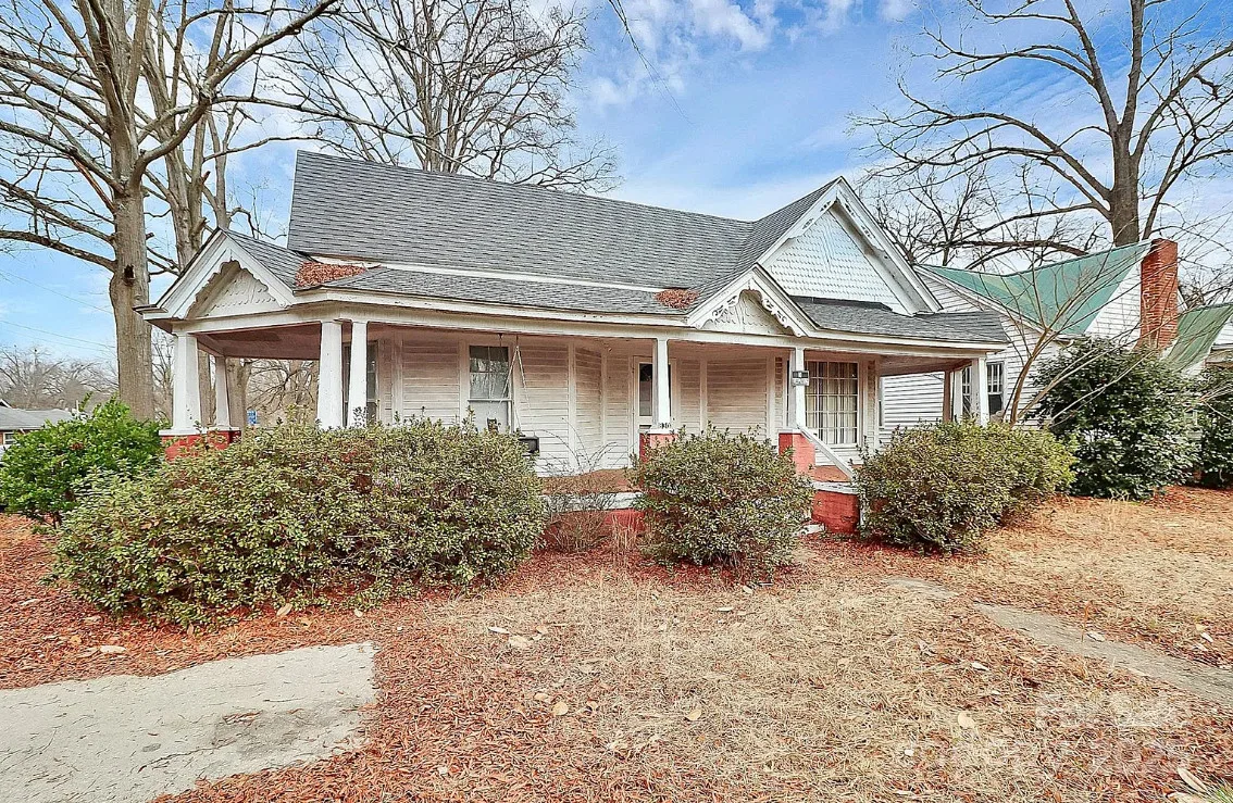 Diamond in the Rough! Circa 1902 in North Carolina. $149,000