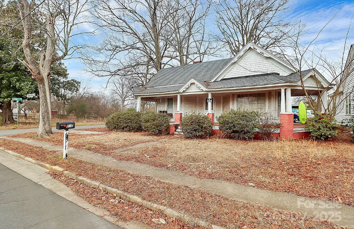 Diamond in the Rough! Circa 1902 in North Carolina. $149,000