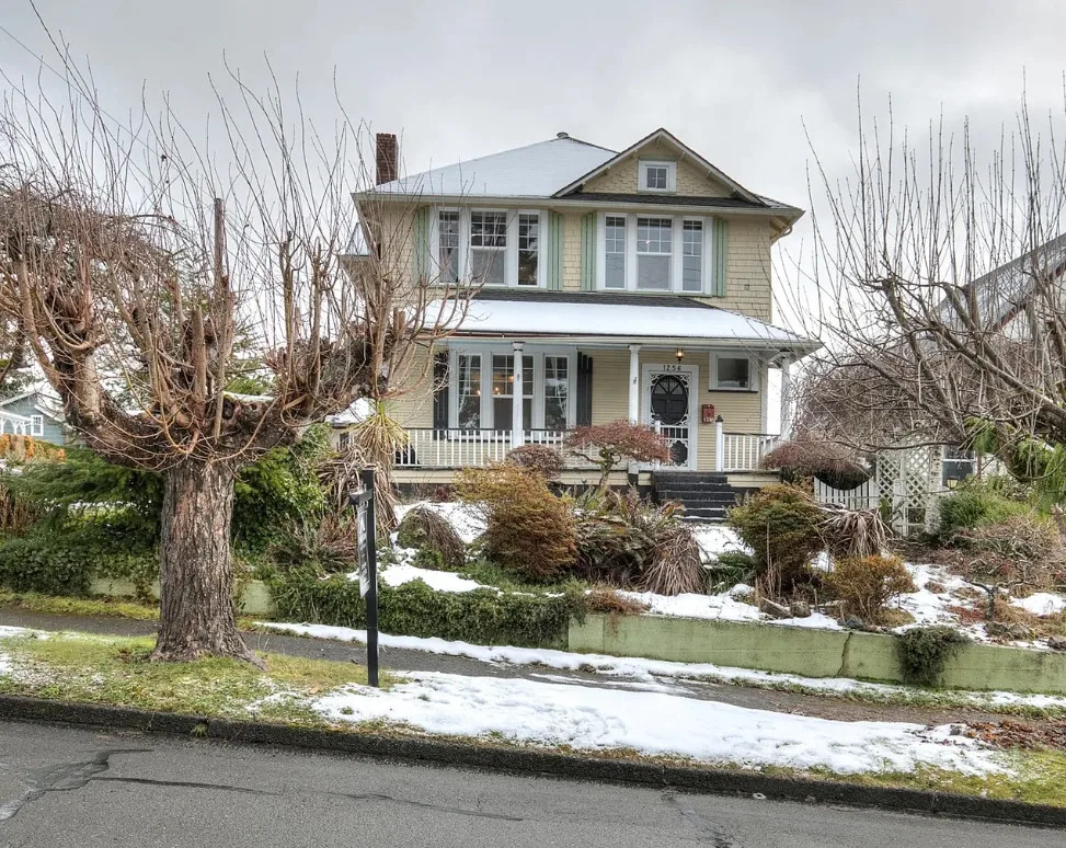 Nice curb appeal in Washington! Circa 1908. $299,000