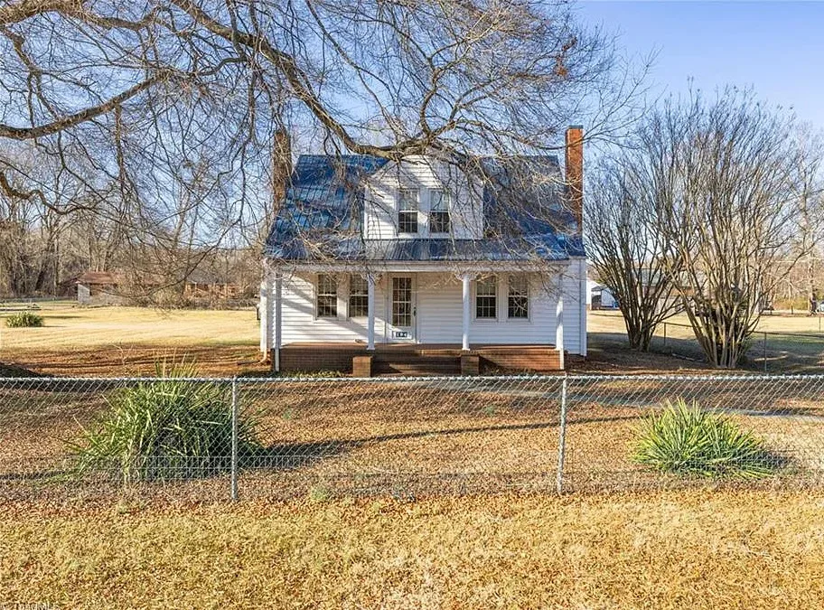 This is a cute house! Circa 1943 in North Carolina. $150,000