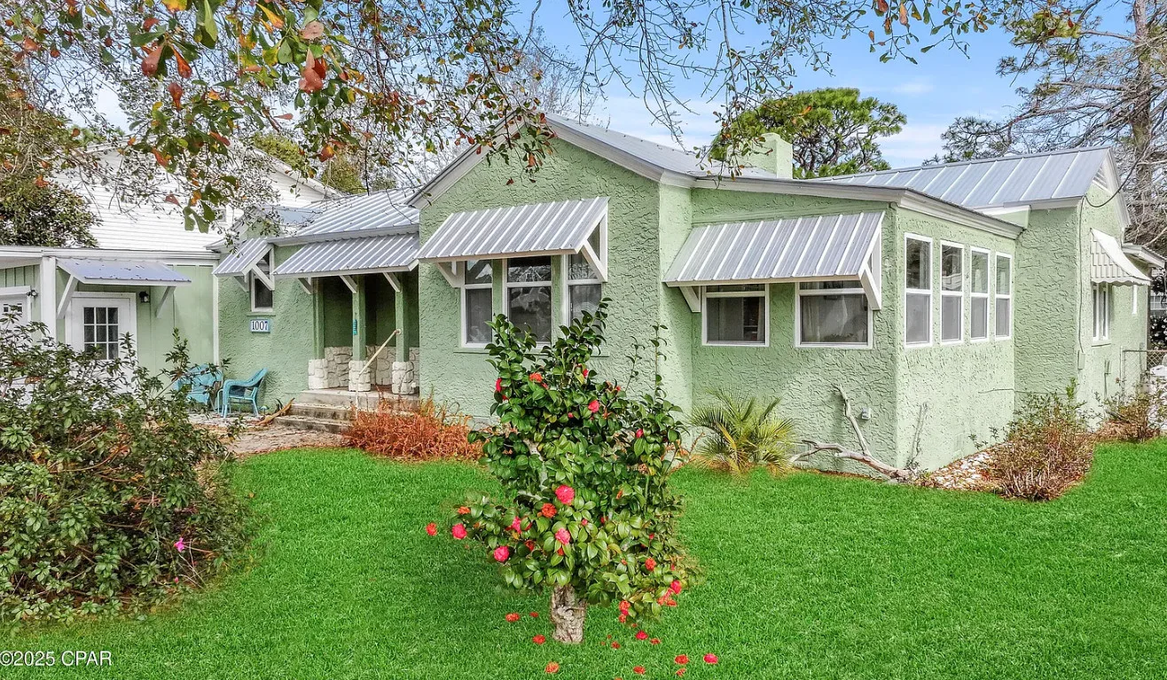 Cute Florida house! Circa 1938. $310,000